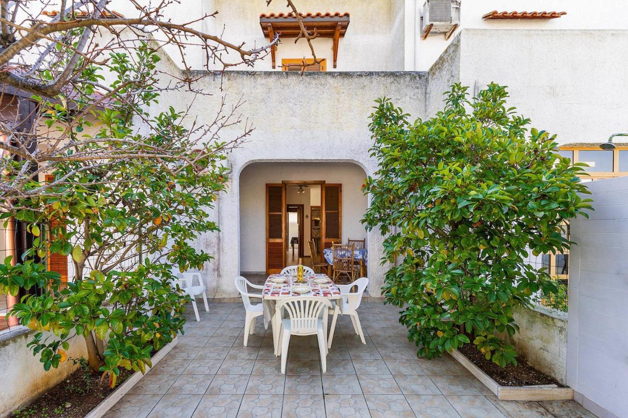Villino Sabrina Con Piscina Villa Torre Lapillo Exterior photo